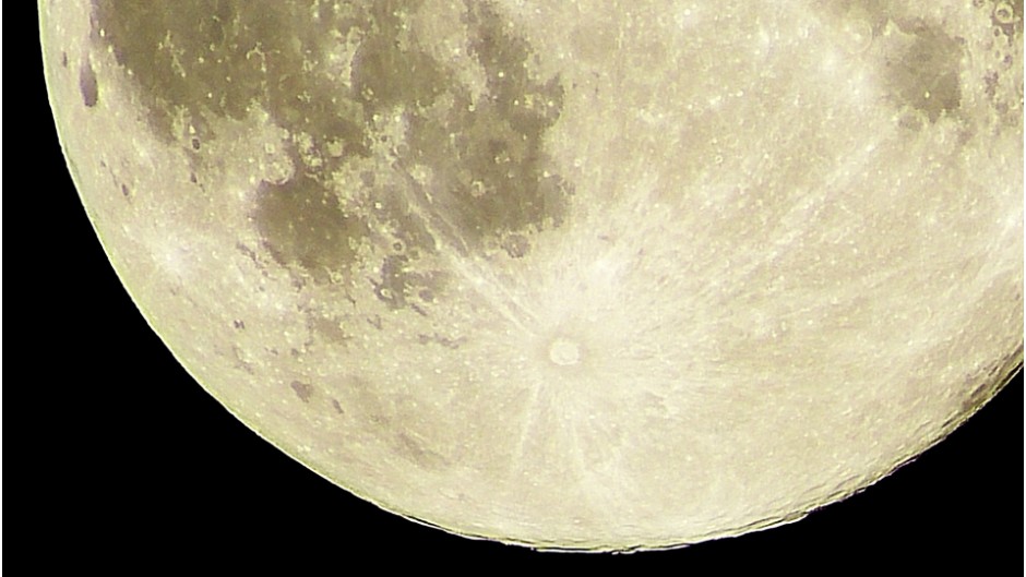 天体望遠鏡で月見を楽しむ 星空観察会「中秋の名月をみよう!」