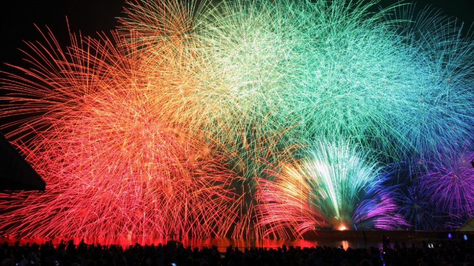 全国から集結！最先端の花火が諏訪湖の夜空に打ち上がる！全国新作花火競技大会