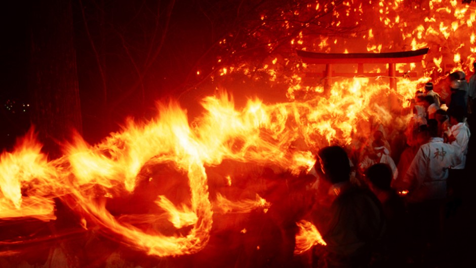 山が火の海に！？日本最古の火祭り、「お燈まつり」！