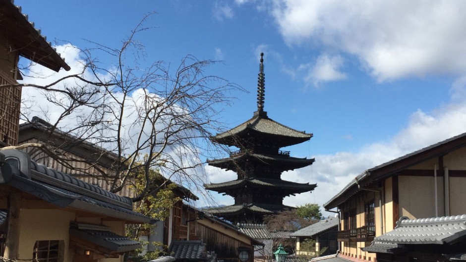 今さらな京都ツアー！「八ツ橋食べ歩き」京都人が意外に食べない八つ橋を食い倒れ
