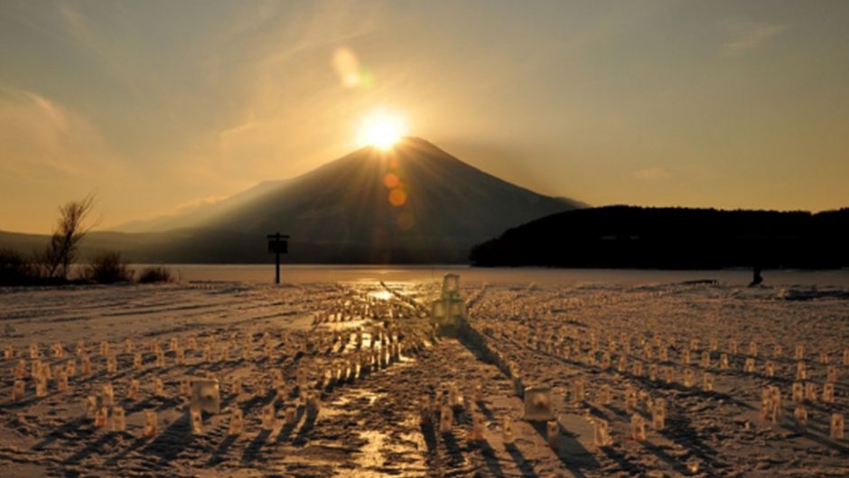 1年に数日しか見れない富士山と夕日が重なる貴重な瞬間を目に焼き付けよう！