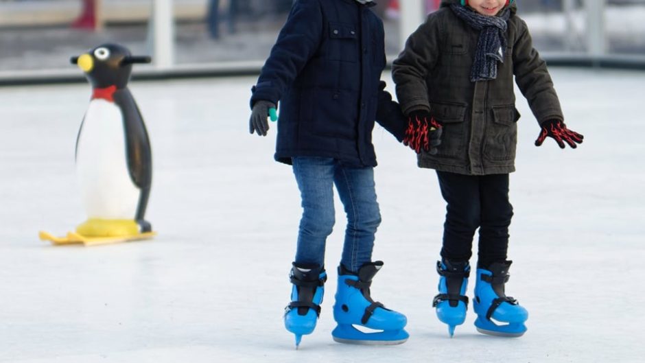 スケートデビューにオススメ★補助具を使用して誰もが楽しめるスケートのアイススケーティング！！
