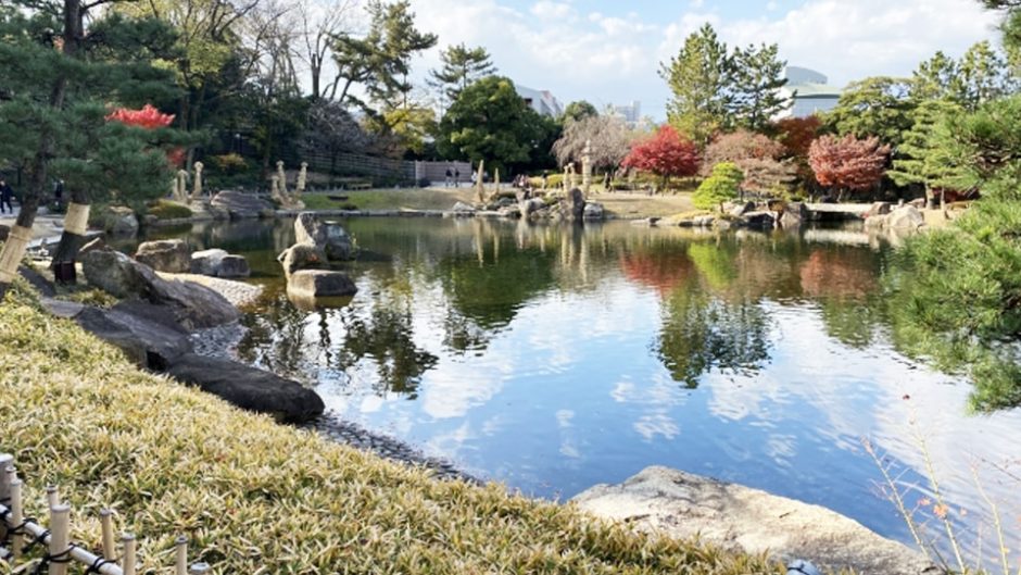 日本の自然景観を凝縮した庭園「徳川園」で四季の花を愛でよう！