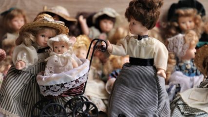 アンティークなお人形たちがお出迎え「創作人形館ミワドール」